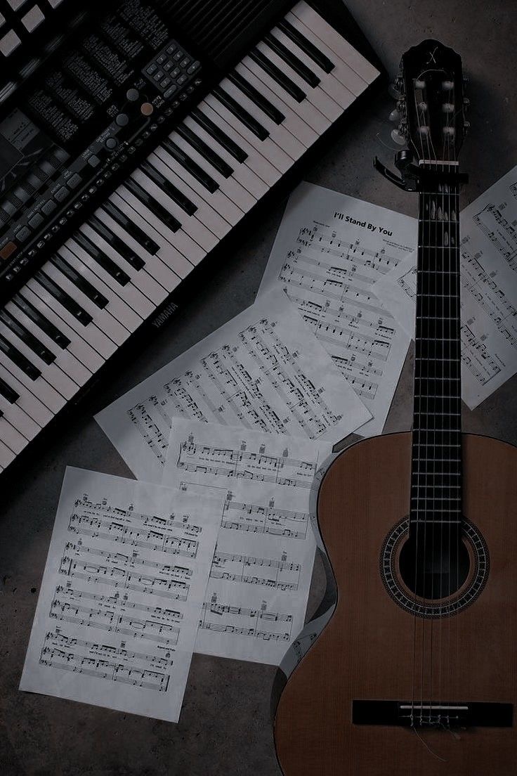 picture of a guitar and piano